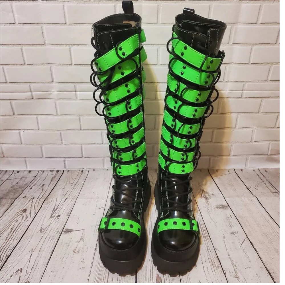 🖤 💚 Current Mood knee high black & green boots size 8